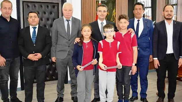 Kulu'da bursluluk sınavında öğrenciler ödüllendirildi