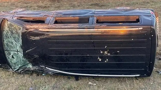 Kulu'da hafif ticari araç takla attı: 2 yaralı