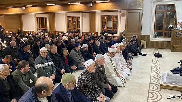 Kulu'da hatimle teravih namazı