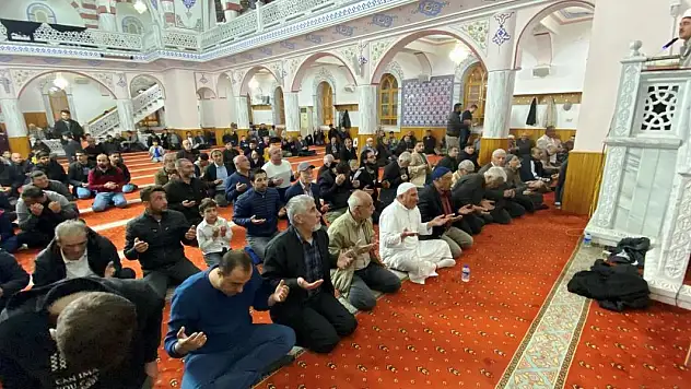 Kulu'da Kadir Gecesinde camiler doldu
