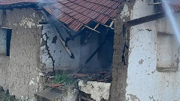 Kulu'da metruk evde yangın