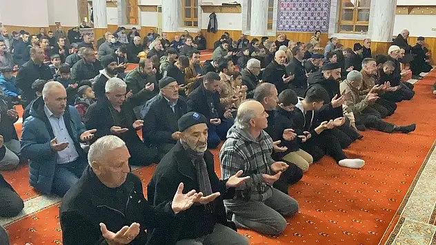 Kulu'da Miraç Kandili'nde camiler doldu