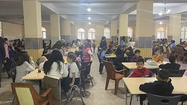 Kulu'da oruç tutan 340 çocuğa iftar yemeği