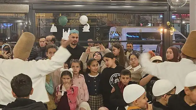 Kulu'da oruç tutan çocuklar iftarda bir araya geliyor