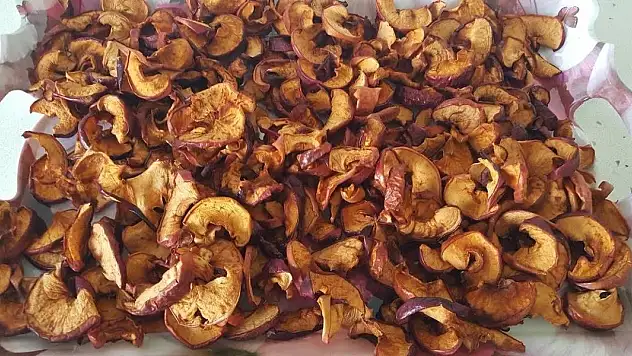 Kurutulmuş elmanın pek bilinmeyen faydası. Kurutulmuş elma bakın ne işe yarıyor?