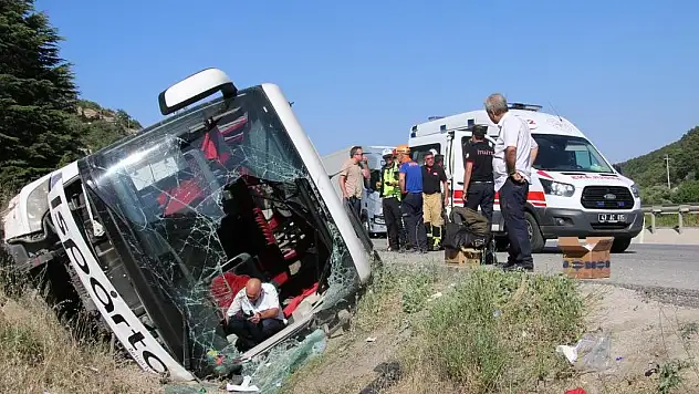 Kütahya'da yolcu otobüsü şarampole devrildi: 5 yaralı