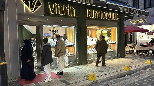 Kuyumcu hırsızlığı! 2 milyon TL'lik altını çalıp kayıplara karıştı