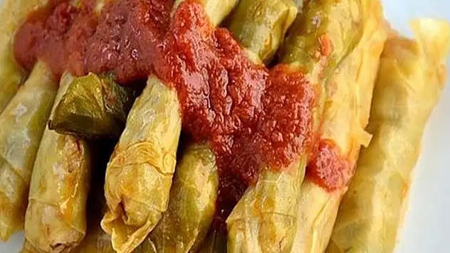 Lahana sarmasını bu teknikle pişirirseniz asla sert olmuyor! Aşçıların yöntemi