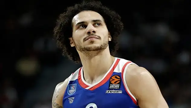 Larkin 4 yıl daha Anadolu Efes'te