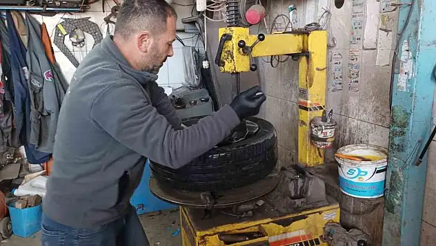 Lastikçilerde 'kış lastiği' yoğunluğu yaşanmaya başlandı