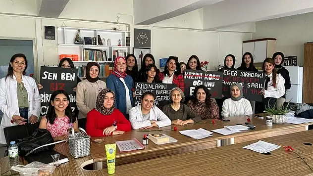 Lise öğrencilerinden kadın cinayetlerine tepki!