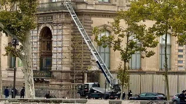Louvre soygununda kullanılan asansörü üreten firma, soygundan reklam çıkardı
