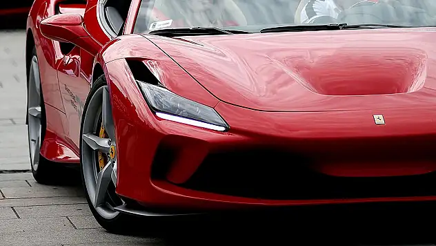 Lüks otomobillere 'Hürmüz' engeli: Motor yağı tükeniyor
