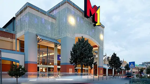 M1 Konya AVM'de otomobil rüzgarı