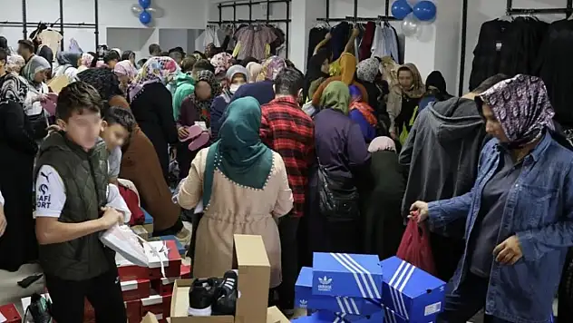 Mağazada İzdiham! Kampanya İnsan Selini Getirdi