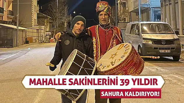 Mahalle sakinlerini 39 yıldır manileriyle sahura kaldırıyor