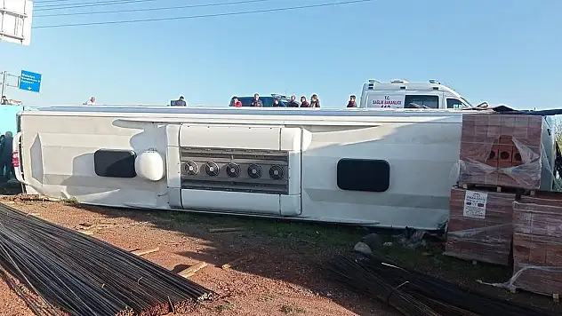 Malatya'da otobüs devrildi: 22 yaralı