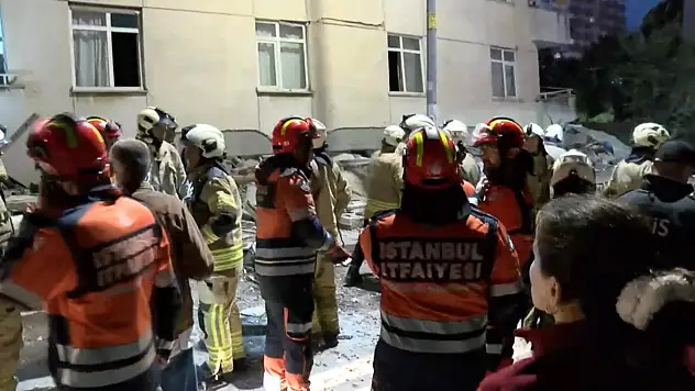 Maltepe'de çöken binanın 7 katlı olduğu öğrenildi: 2 kişi sağ çıkarıldı!