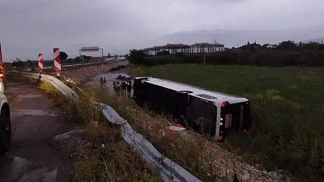 Manisa'da yolcu otobüsü devrildi: 16 yaralı