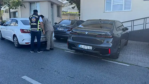 Mankenin Lüks Aracına Sahte Kart Skandalı!
