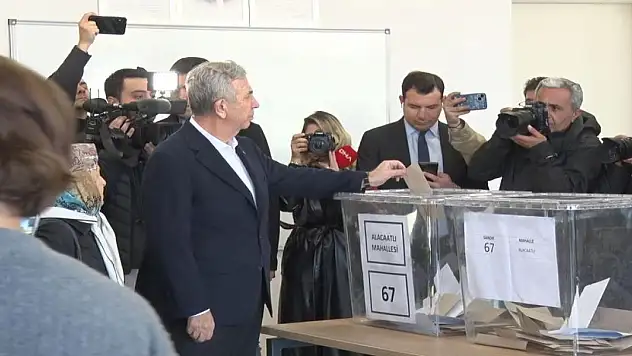 Mansur Yavaş, İmamoğlu için oy kullandı