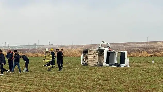 Mardin'de devrilen hafif ticari araçtaki 2 kişi öldü, 4 kişi yaralandı