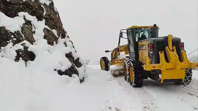 Mart kapıdan baktırdı: 298 yol yoğun kardan kapandı