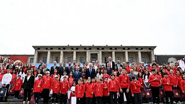 Meclis'te, 23 Nisan coşkusu