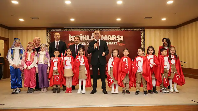 Meram'ın miniklerinden unutulmaz İstiklal Korosu!