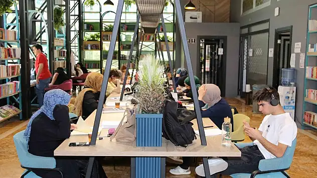 Meram kütüphaneleri sınava hazırlanan öğrencilerin adresi oldu