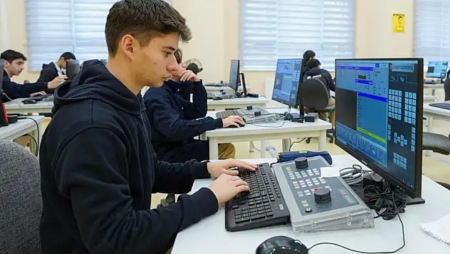 Mesleki ve teknik eğitimin yeni vizyonu öğrenciler ile velilere tanıtılacak