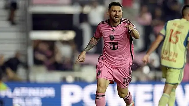 Messi rekorlara doymuyor