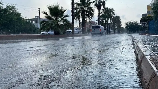 Meteoroloji saat verip uyardı: Konya'da 15 ilçe listede! Dışarı çıkarken bir kez daha düşünün!