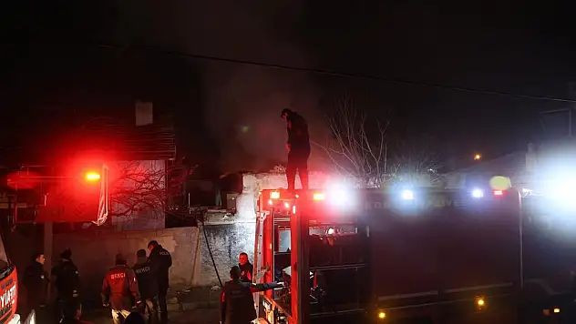 Metruk kerpiç evde çıkan yangın çevreye sıçramadan söndürüldü