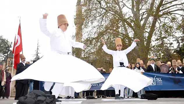 Mevlana'yı anma törenleri, Karaman'daki yürüyüşle başladı
