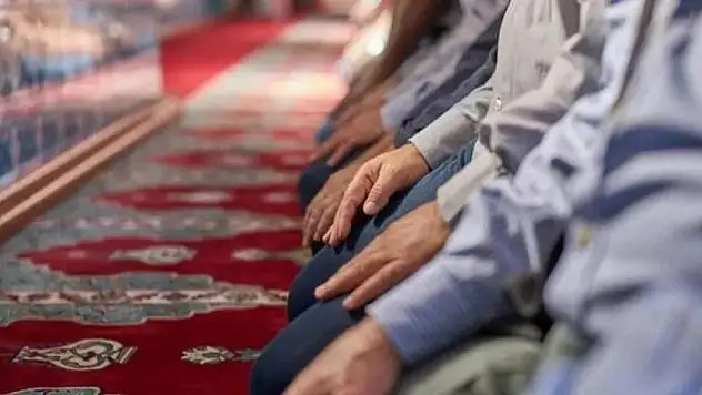 Mevlid Kandili namazı nasıl kılınır, kaç rekattır, hangi sureler okunur?