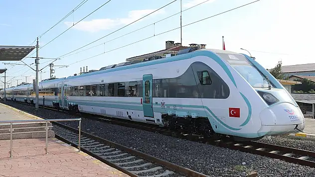 Milli Elektrikli Tren setleri yeni rotasında yolcularla buluşacak
