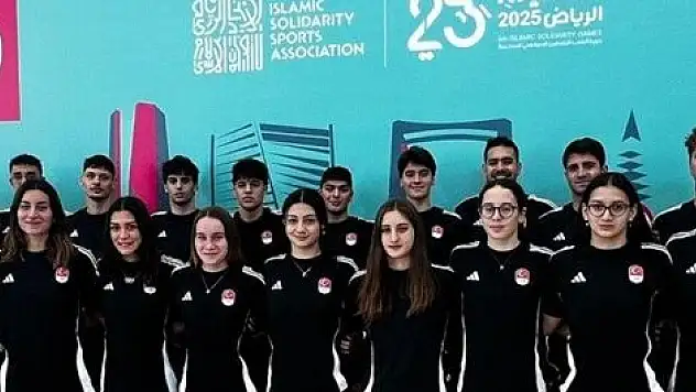 Milli yüzücülerden 49 madalya