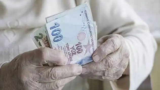 Milyonlarca kişiyi ilgilendiriyor! Ekim ayı yaşlı ve engelli aylıkları hesaplara yatırılıyor