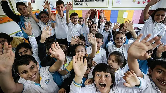 Milyonlarca öğrenci ara tatil için geri sayımda