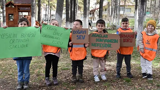 Minik öğrenciler yeşil sevgisini paylaştı