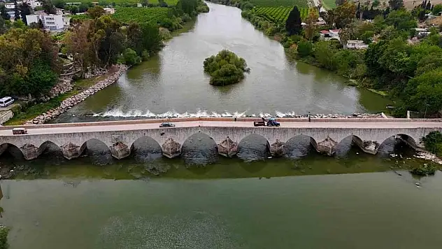 'Misis Köprüsü' 1700 yıldır turizme kazandırılmayı bekliyor