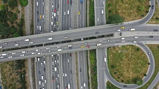 Motorlu kara taşıtları 348,1 milyar kilometre yol katetti