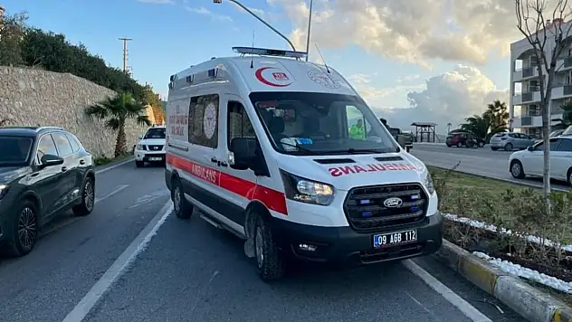 Motosiklet refüje çarptı 1 ölü, 1 ağır yaralı
