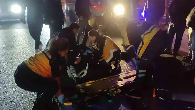 Motosiklet traktör römorkuna çarptı: 1 ağır yaralı