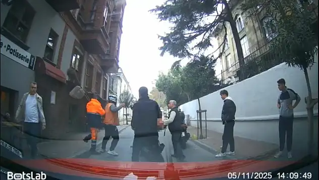 Motosikletlilerin sopalı kavgası