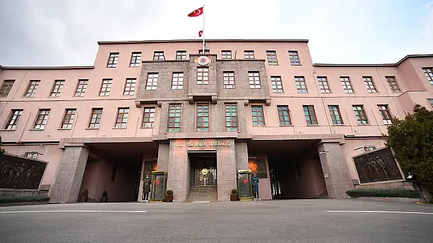 MSB: İran'dan ateşlenen füze imha edildi