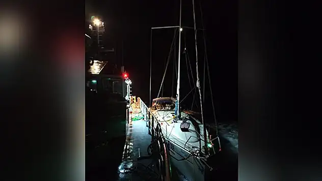 Muğla açıklarında sürüklenen teknedeki 6 kişi kurtarıldı