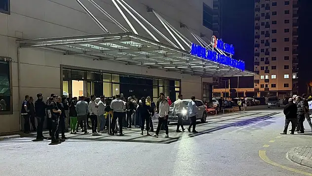 Mutluluk gecesi kana bulandı: Düğün salonu önünde silahlı çatışma!