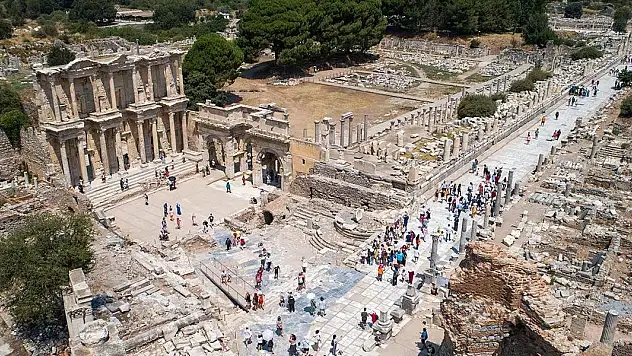 Müze ve ören yerlerini 8 ayda 21,6 milyon kişi ziyaret etti